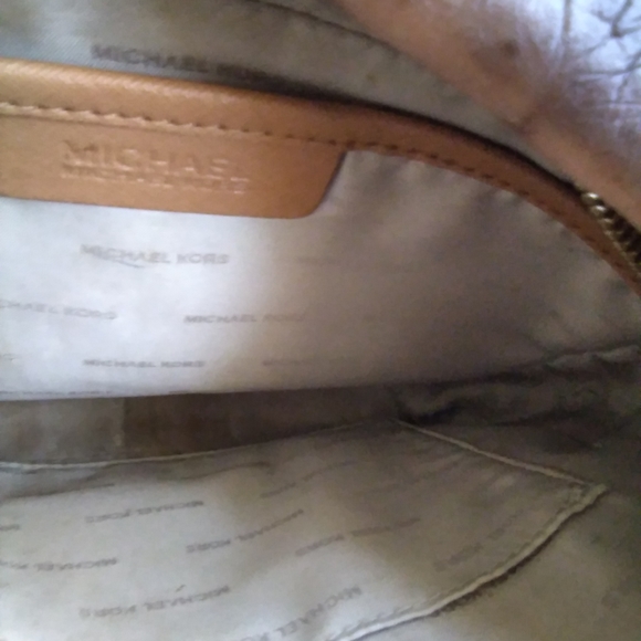 Michael kors crossbody purse - Picture 4 of 13